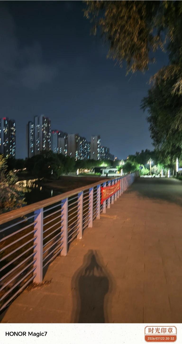 我邻居，夫妻两个退休金加起来过万，手里还有100万的存款，可她却完全打破了我对有