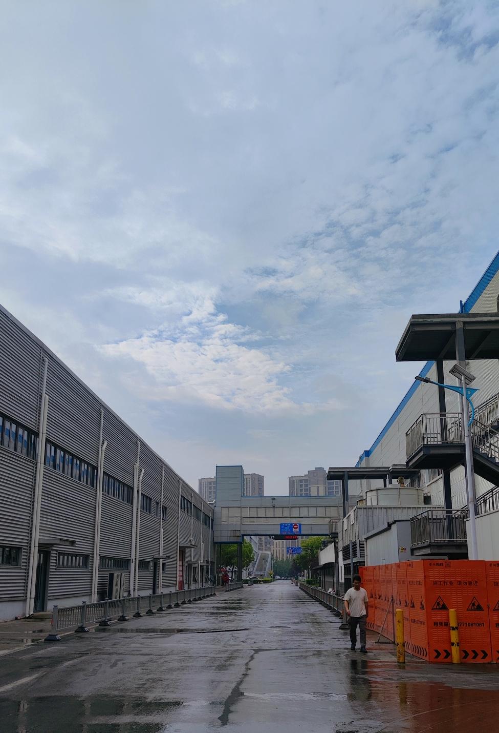非常现实的一段话：命运托举你的方式有时很意外,换句话说,你永远不会错过注定属于
