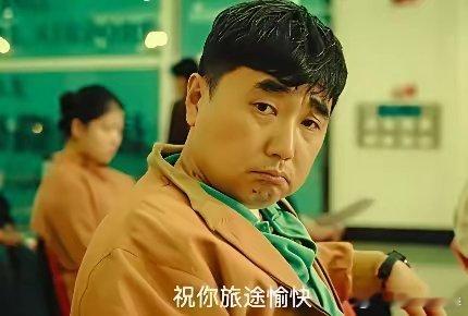 《交锋》看了才知道，剧中这个有可能是内鬼的角色，很可能是演员周德华扮演的尹宝山。