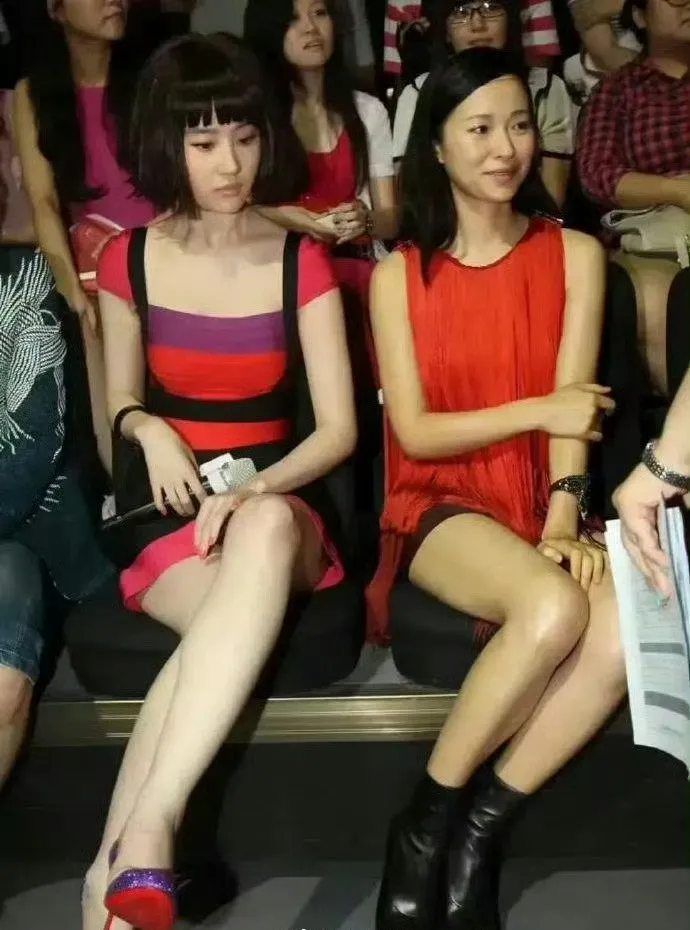 刘亦菲江一燕早期合照能看出谁的颜值高​​​