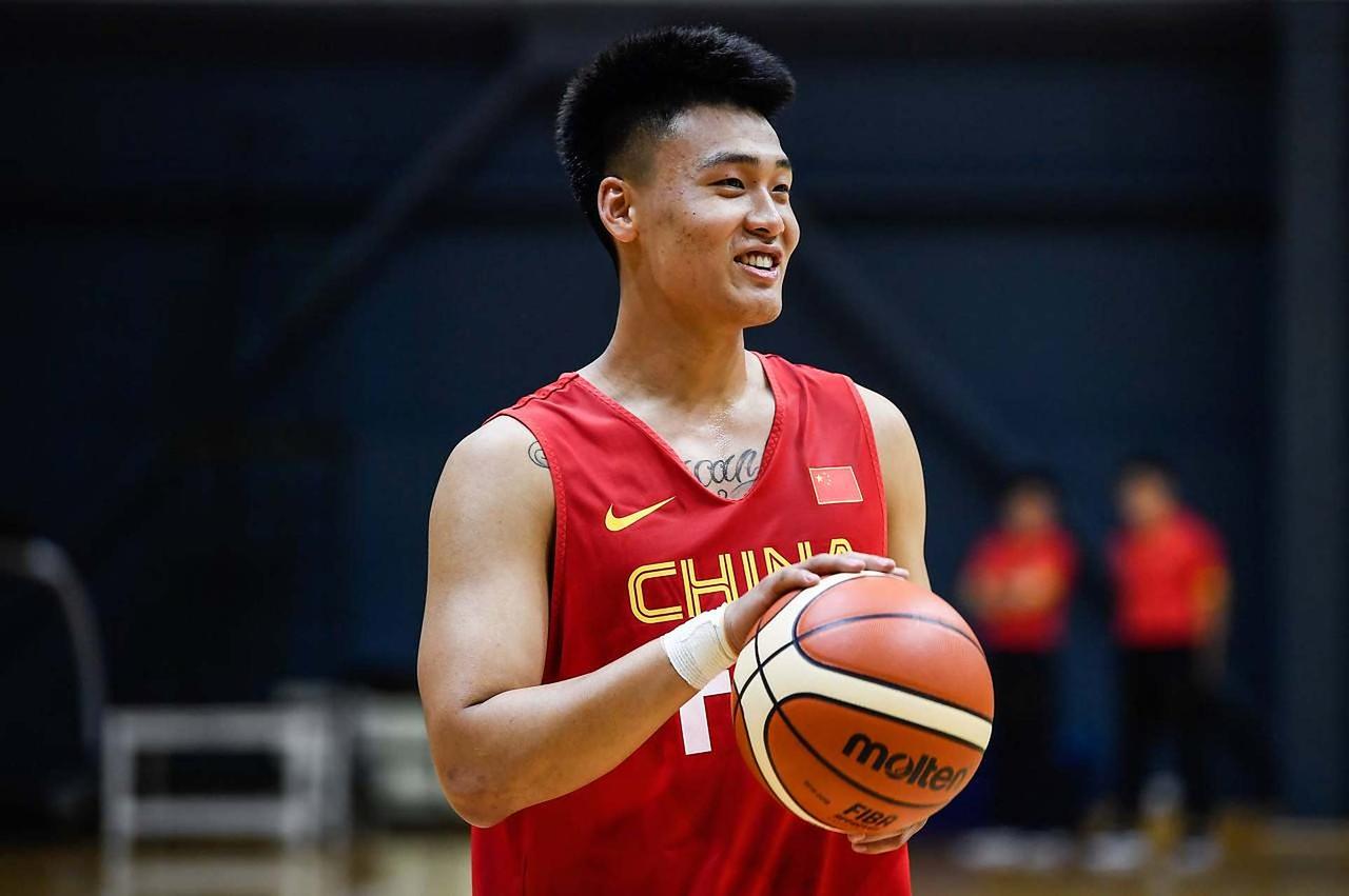 北京男篮损兵折将！与浙江男篮的对决中，北京男篮依靠陈盈骏的过硬的3分球险胜对手
