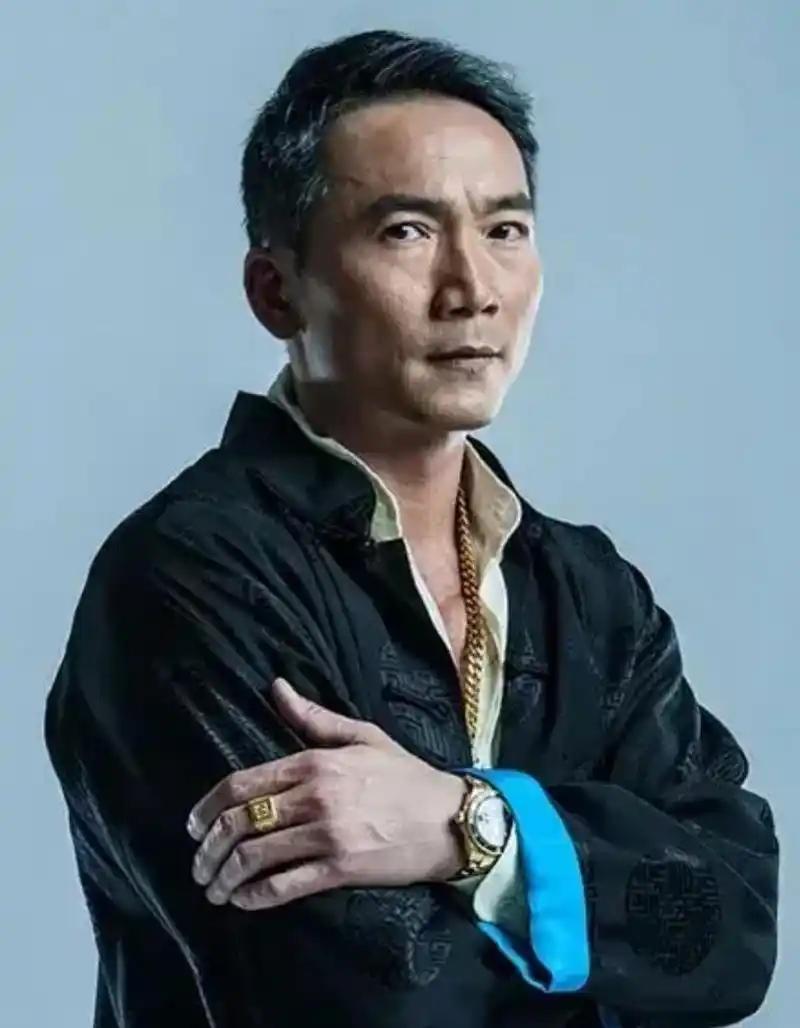 总有人争论这些人谁是邹兆龙的头号贵人？ 跟一路给了他使命快感的恩师洪金宝相比