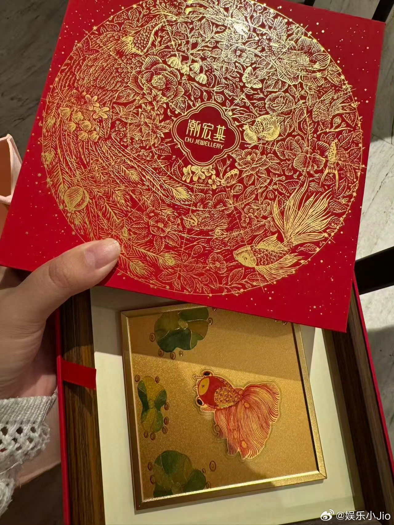 与晋长安追剧团伴手礼，有金子还有人均一束花💐仪式感这块😏😏😏​​​
