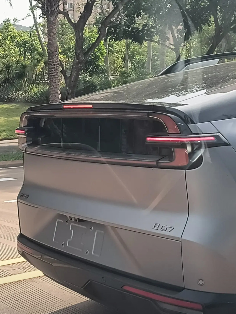 不吹不黑！这个什么车？真的丑！现在的车都那么杀马特了吗？不仅是我觉得丑啊！