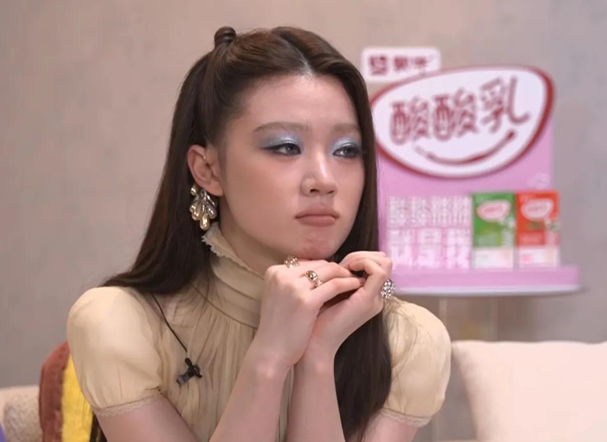 6月13日，歌手新的一期开唱，单依纯依旧发挥稳定，一开口就让人惊艳不已，嗓音又被