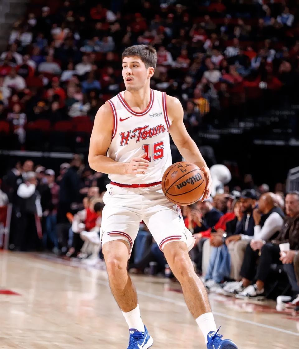 太惊险了！火箭以113-102险胜76人。虽说赢下了比赛，但这两位球员表现实