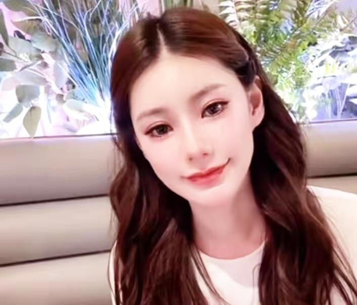 小霖霖，小玥儿太好玩了，与筱梅阿姨相处得太愉快了​马筱梅深夜开直播，孕晚期的