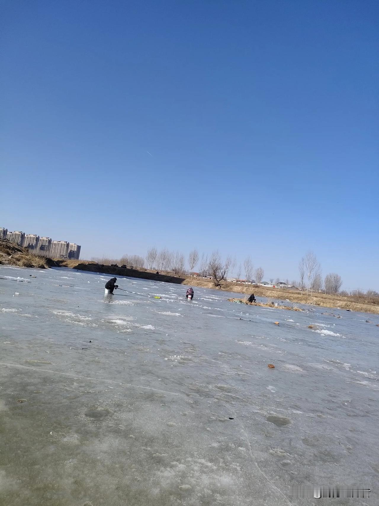 远看是风景，近观是垃圾。距离产生美，切记要远离。