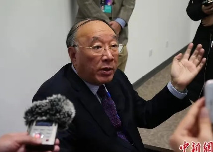 最近关税战闹得沸沸扬扬，黄奇帆一席话算是给某些人泼了盆冷水。这位老哥算了一笔账，