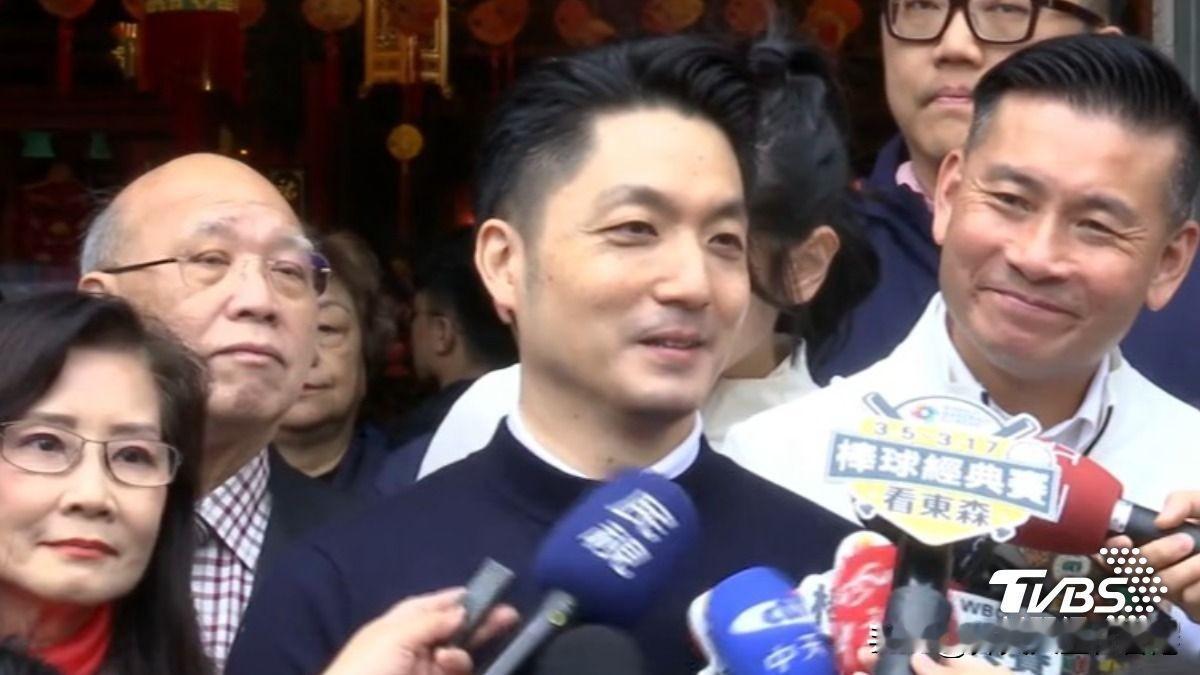 和蒋万安同庙拚人气？　柯文哲大喊驳：仅时程刚好！大年初三下午，民众党创党主席