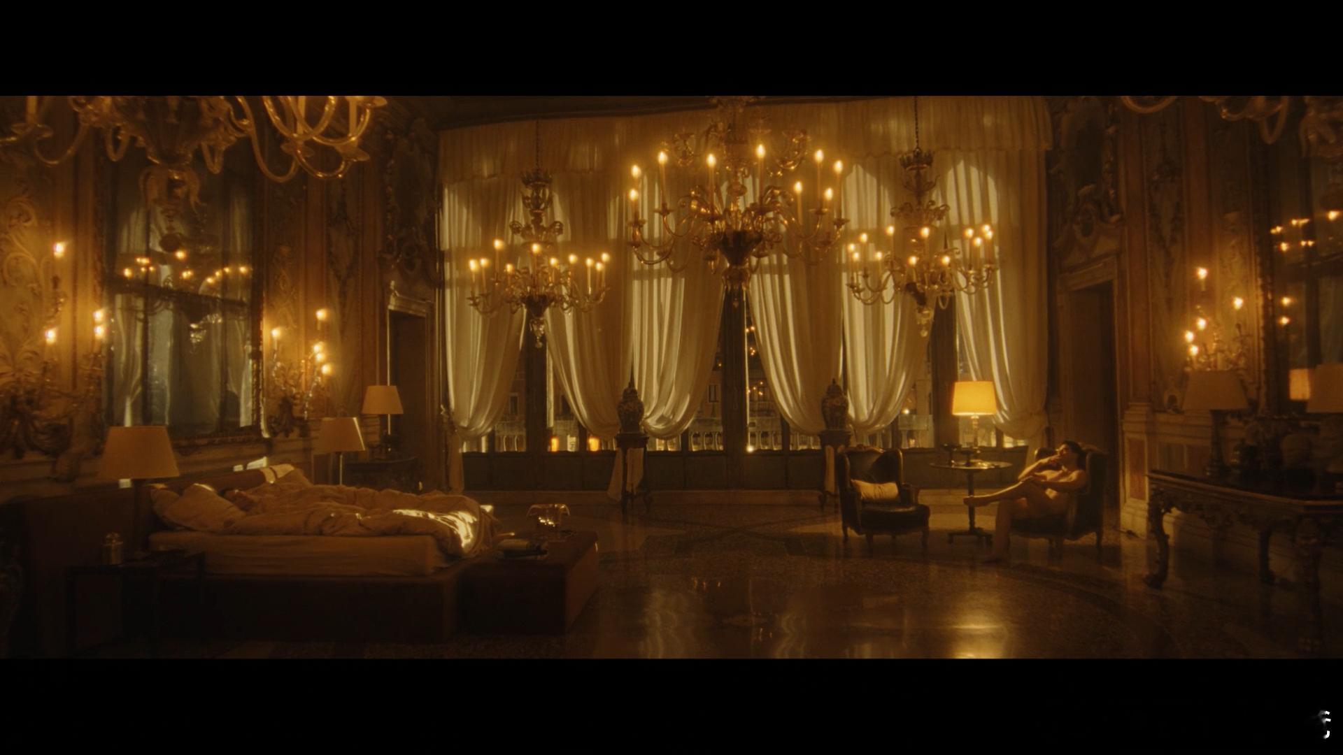 人家这个卧室，才够大。