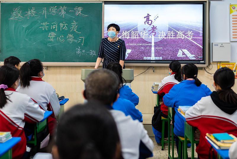 一个校长，把一所学校拖垮需要多少年？答案是6年。我们学校六年前还是片区重点学
