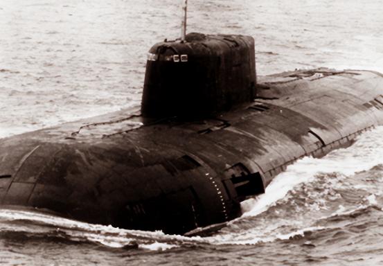 1986年10月3日，苏联导弹核潜艇K-219号正在大西洋执行任务。凌晨5点，K