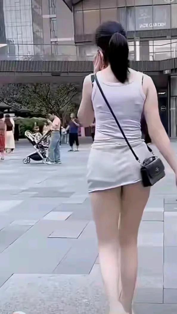 裙子有必要这么短么？穿裙子也要卷么？还有卷的有这么厉害么？