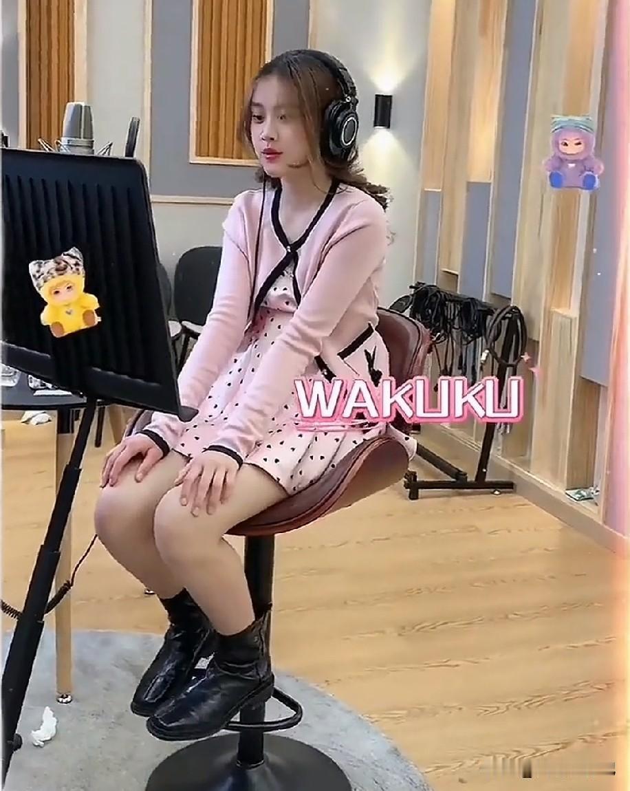 贾乃亮女儿成大姑娘了，颜值还是很高的，长的和她爸爸一样。