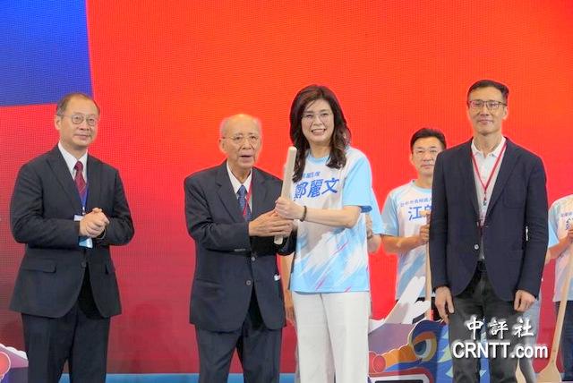 87岁的吴伯雄拖着病体上凯道，吴志扬：拼命支持国民党行动不便的中国国民党前主席