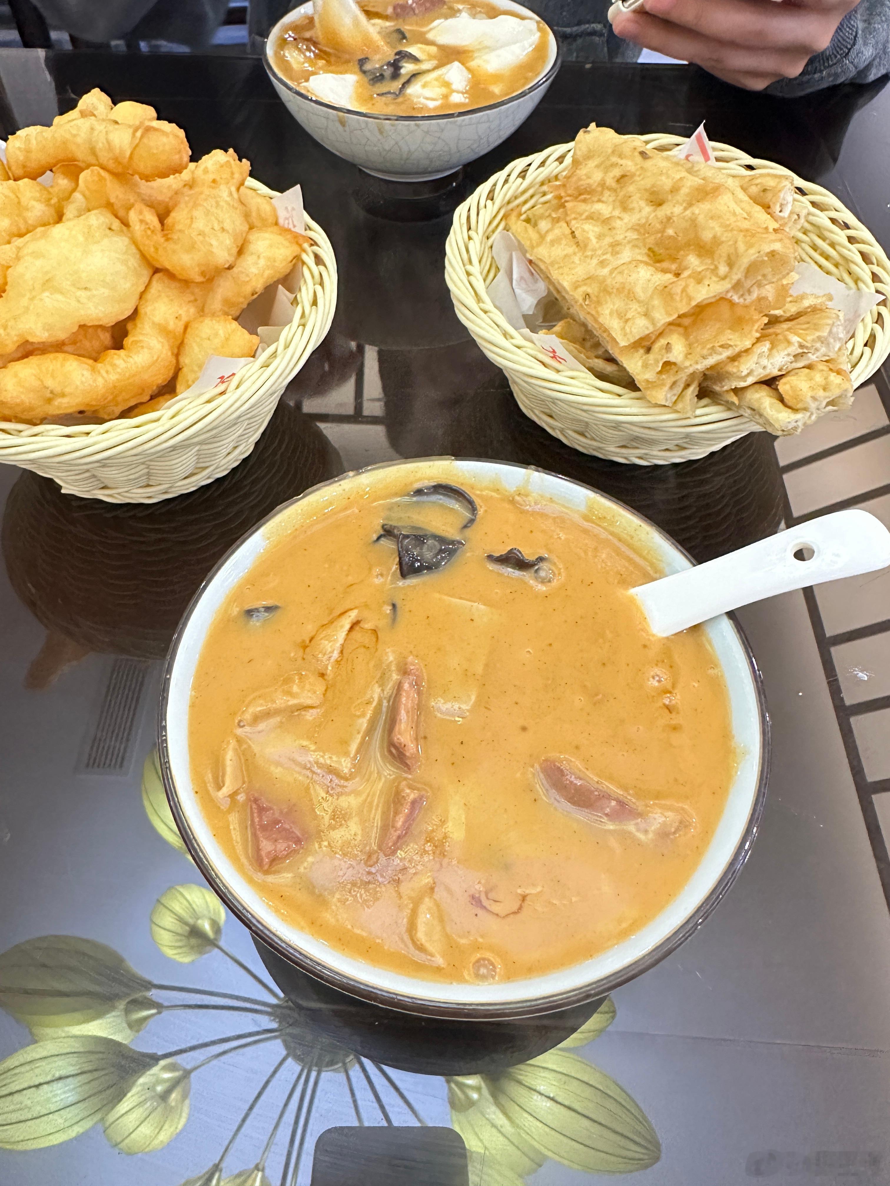 今天这个气温就该来一碗胡辣汤​​​