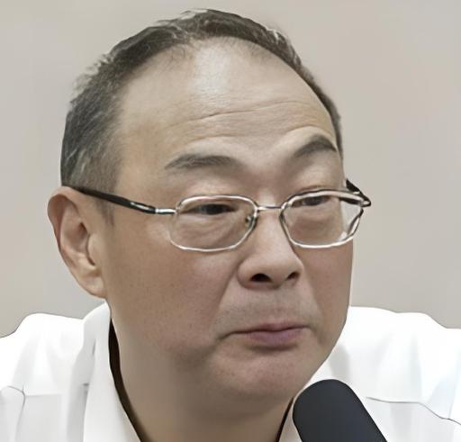 完全同意金灿荣教授的观点，中国没有必要再三要求日本就侵华罪行道歉了，日本道歉不道