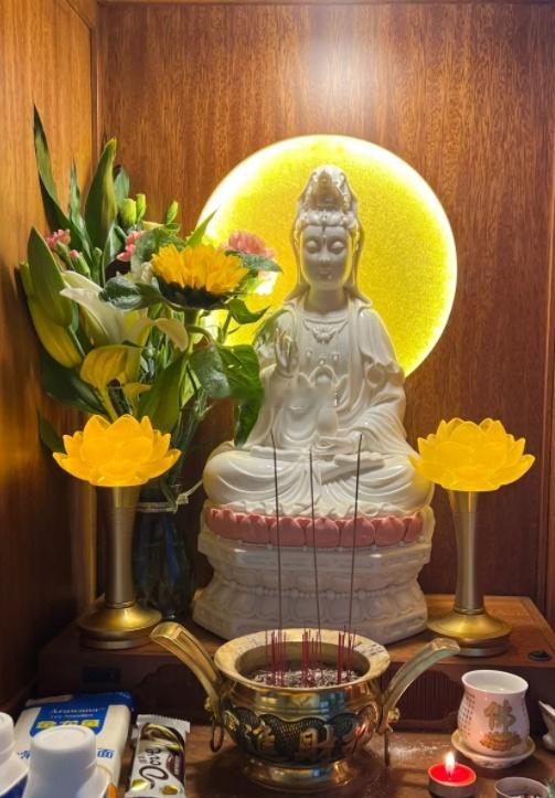 各人自有各人的因果业缘，境遇好坏皆是宿命功课，万般经历躲不开，风水术数只能添福，