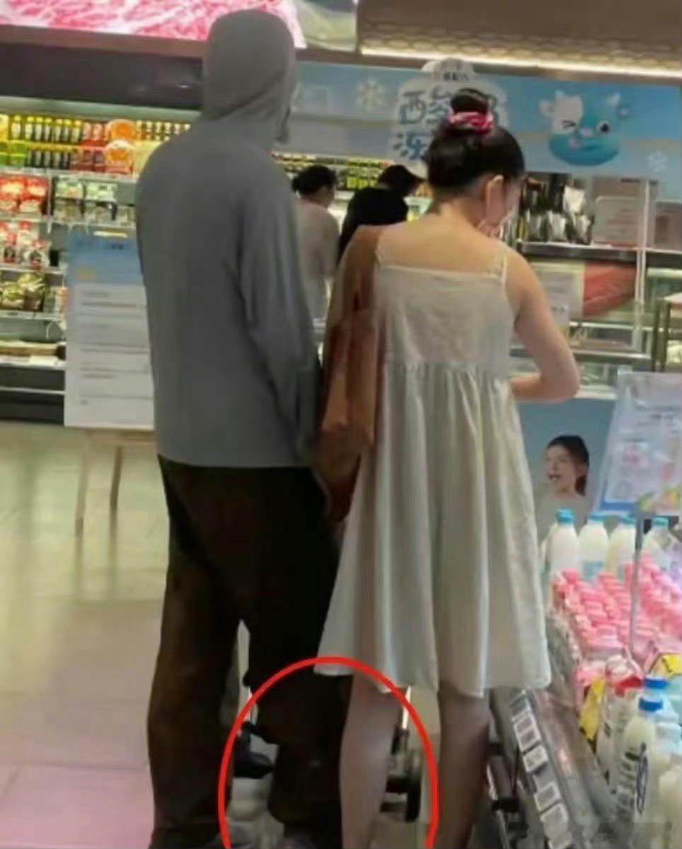 吴倩与张雨剑疑似复合谁能忘张雨剑当年装单身那事儿啊！吴倩当初事业多好，灵气劲儿绝