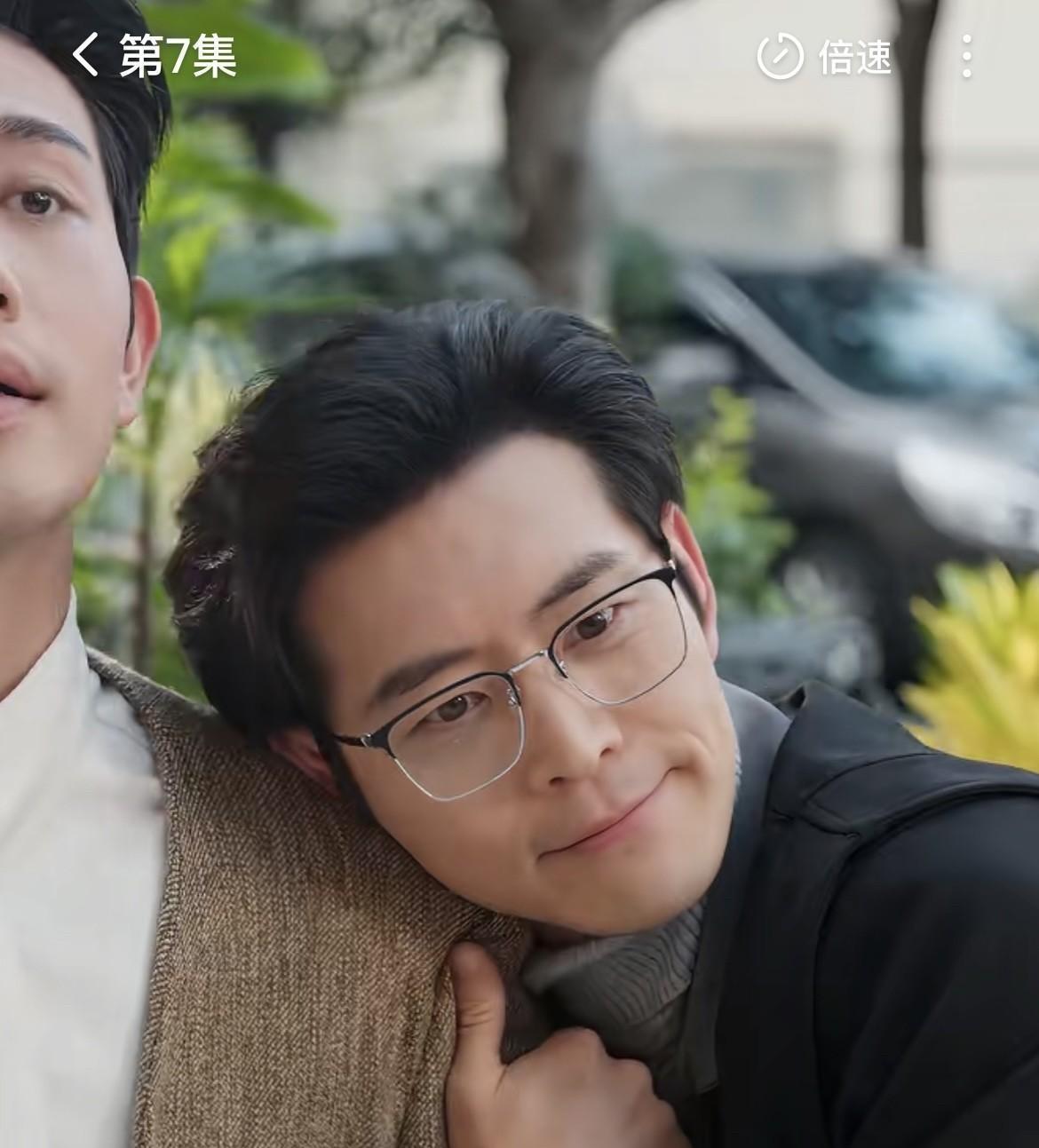 90后赵廷义撕掉沉稳标签，在短剧里哭成表情包却让全网追更。他常年演35岁角色，