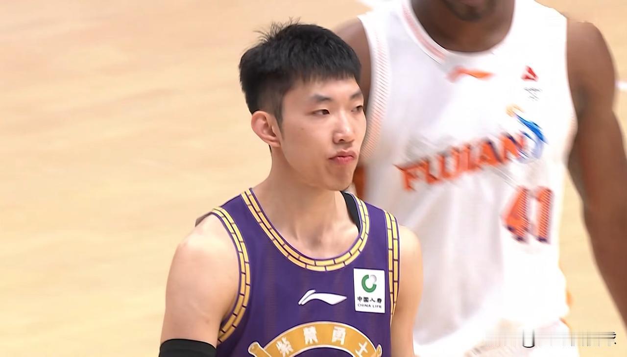 谁能拯救一下北京控股控卫廖三宁的投篮？在今天北京控股主场迎战福建晋江文旅的比赛中