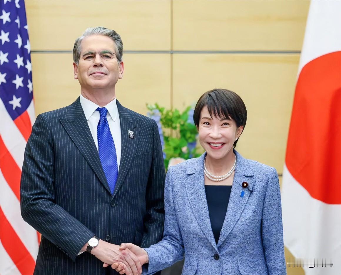 坐不住了！高市早苗在特朗普访华前向美国财长告状。当地时间本月12日，在美国财长贝