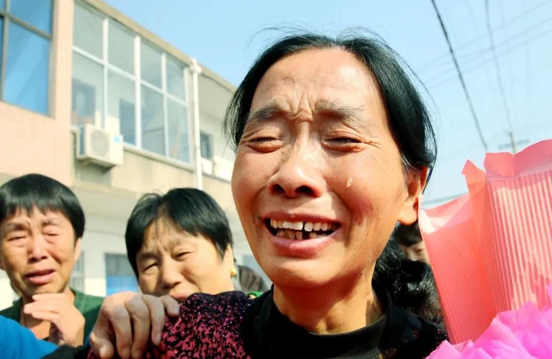 “给我一个说法，我真金白银花70万的买的铺，7年了没有收到1分钱租金，租金全部被