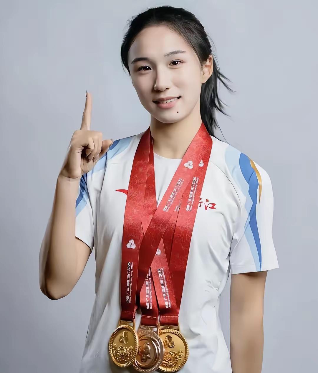 “三金王”陈妤颉，这次能拿多少奖金？浙江省内，3枚就是30万元左右，国家体