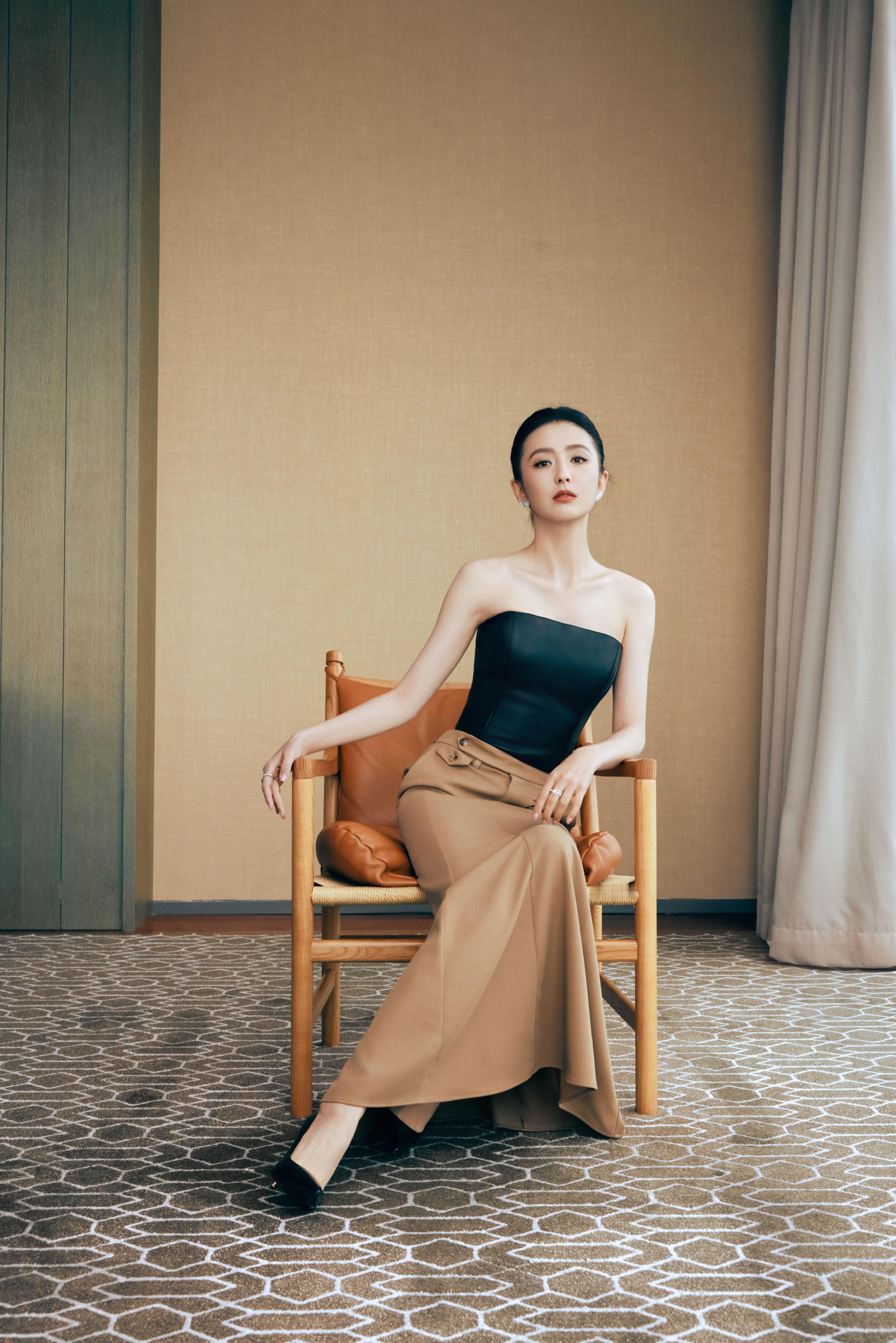 佟丽娅杨采钰两位都是妈妈级别佟丽娅杨采钰都太美了吧轻轻松松美成妈妈级别