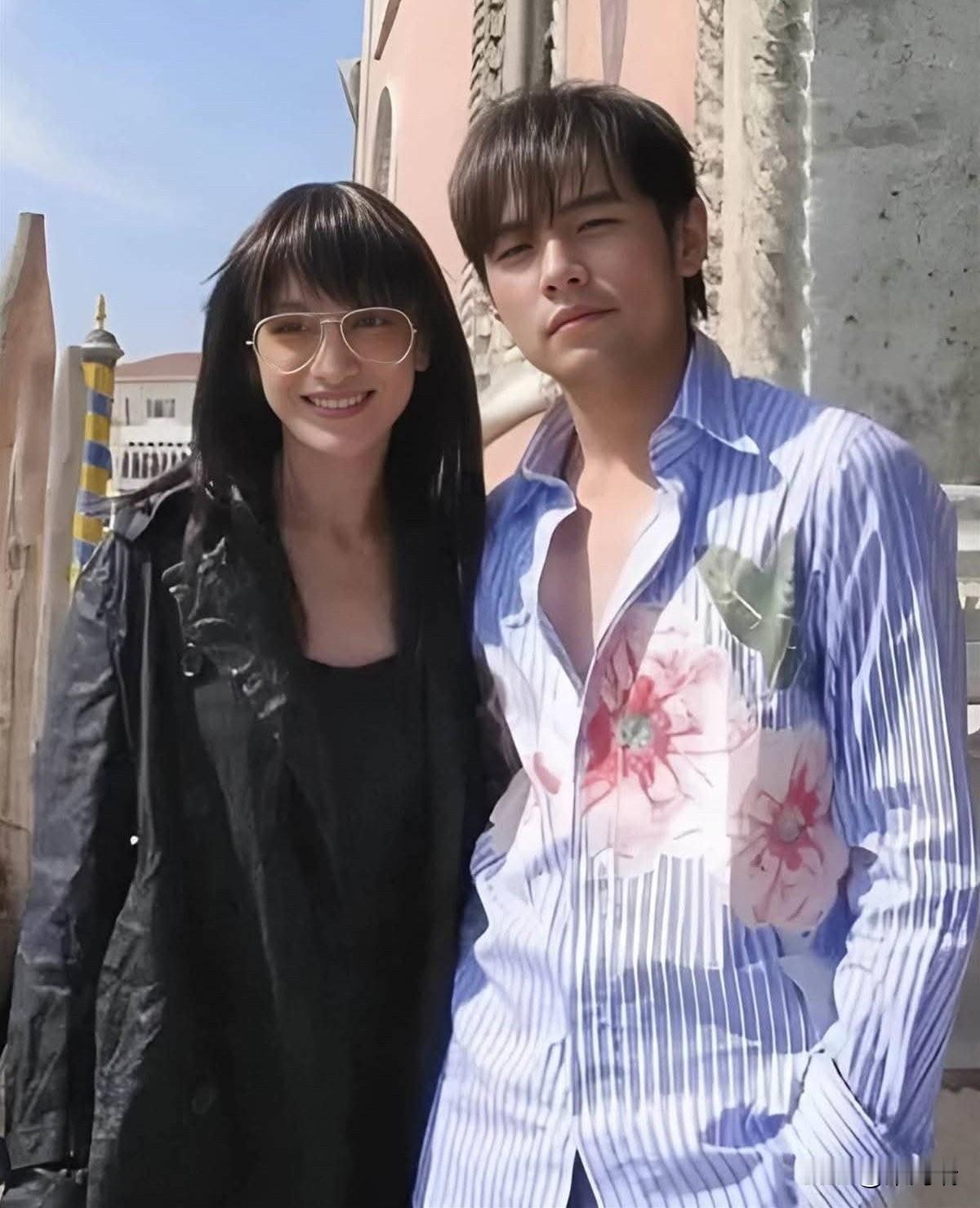 20年前,这位女生追着周杰伦求合影,如今她也大红大紫,比周杰伦还出众,很少有人能