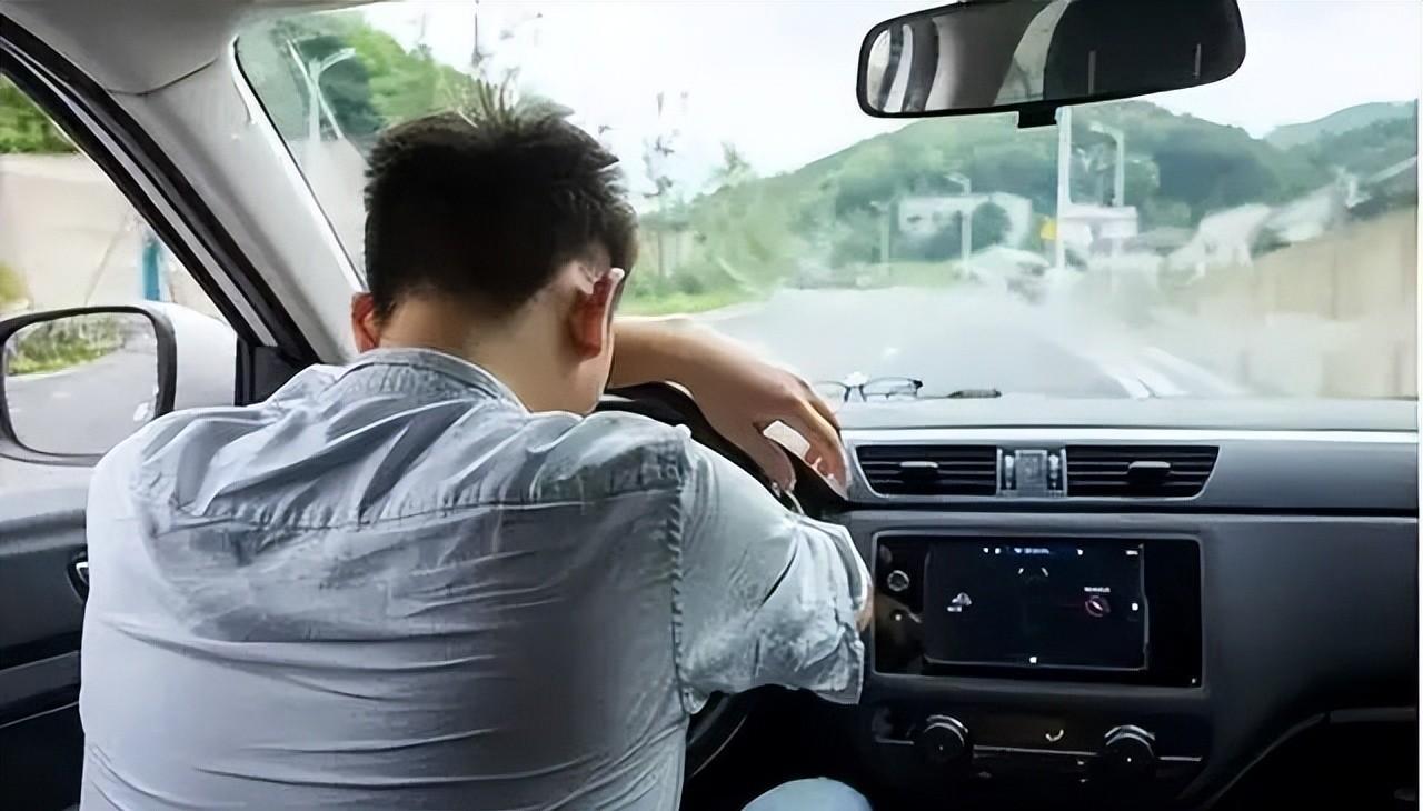 我发现一个怪事：中年男人好像离了车就活不了。我家楼下超市离门口就300米，我