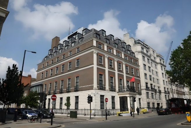 一通电话，推翻全票结果：特朗普强压英国，阻中国建新使馆