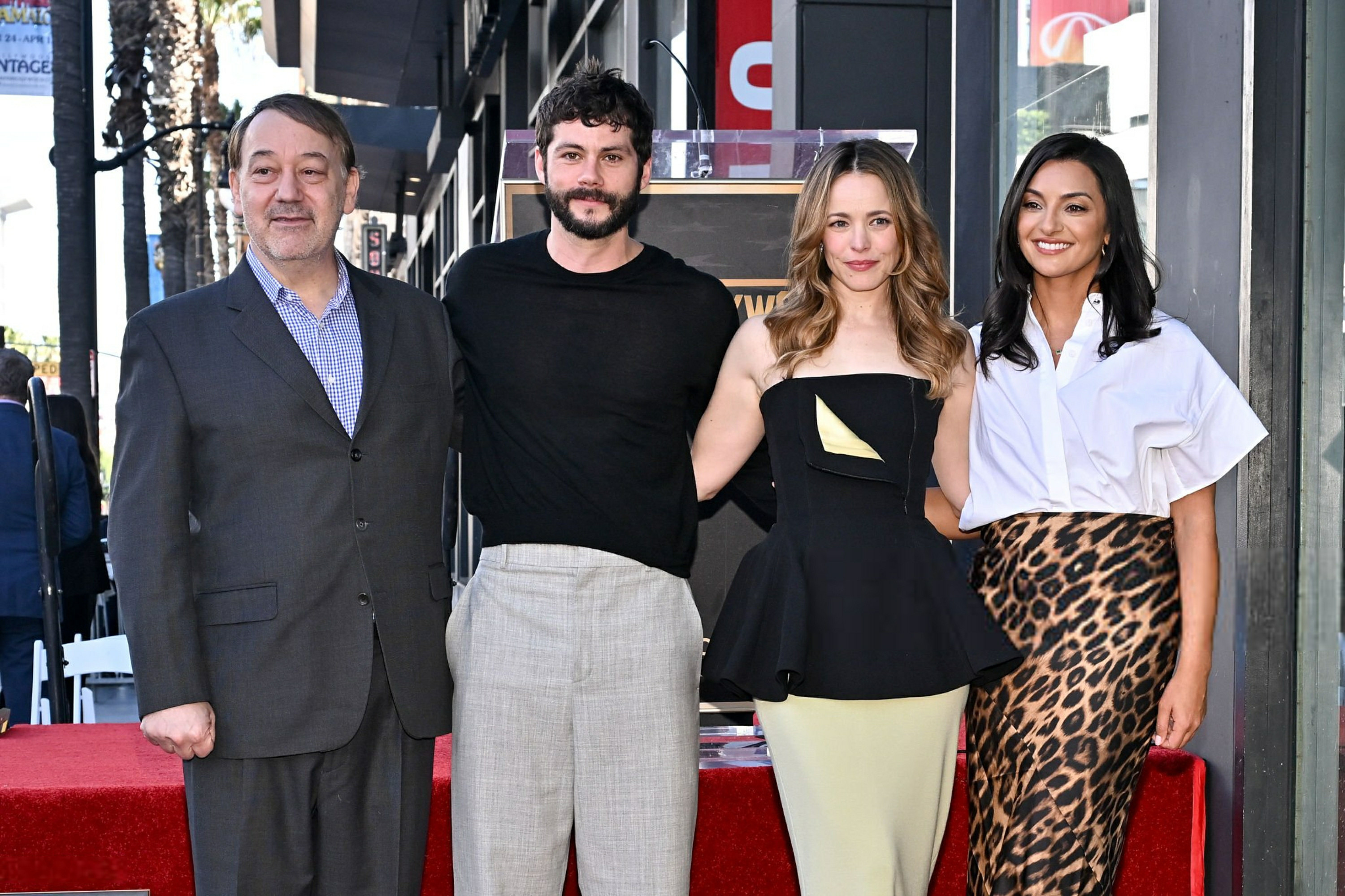 撒花！瑞秋麦克亚当斯留名好莱坞星光大道！一同现身的还有新片荒岛囚救搭档迪伦奥布莱