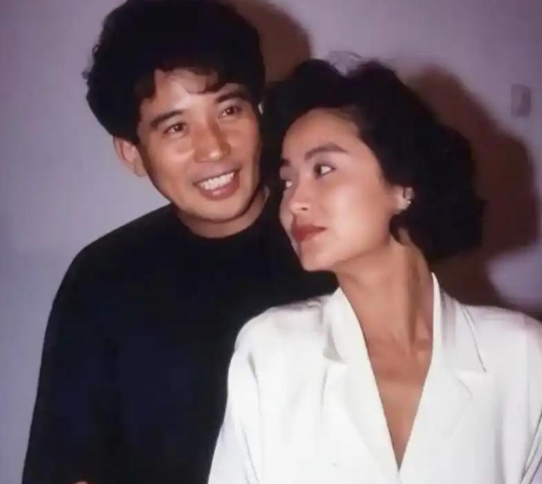 1973年，已婚的秦汉爱上了18岁的林青霞。他回家对大着肚子的妻子邵乔茵说：“我