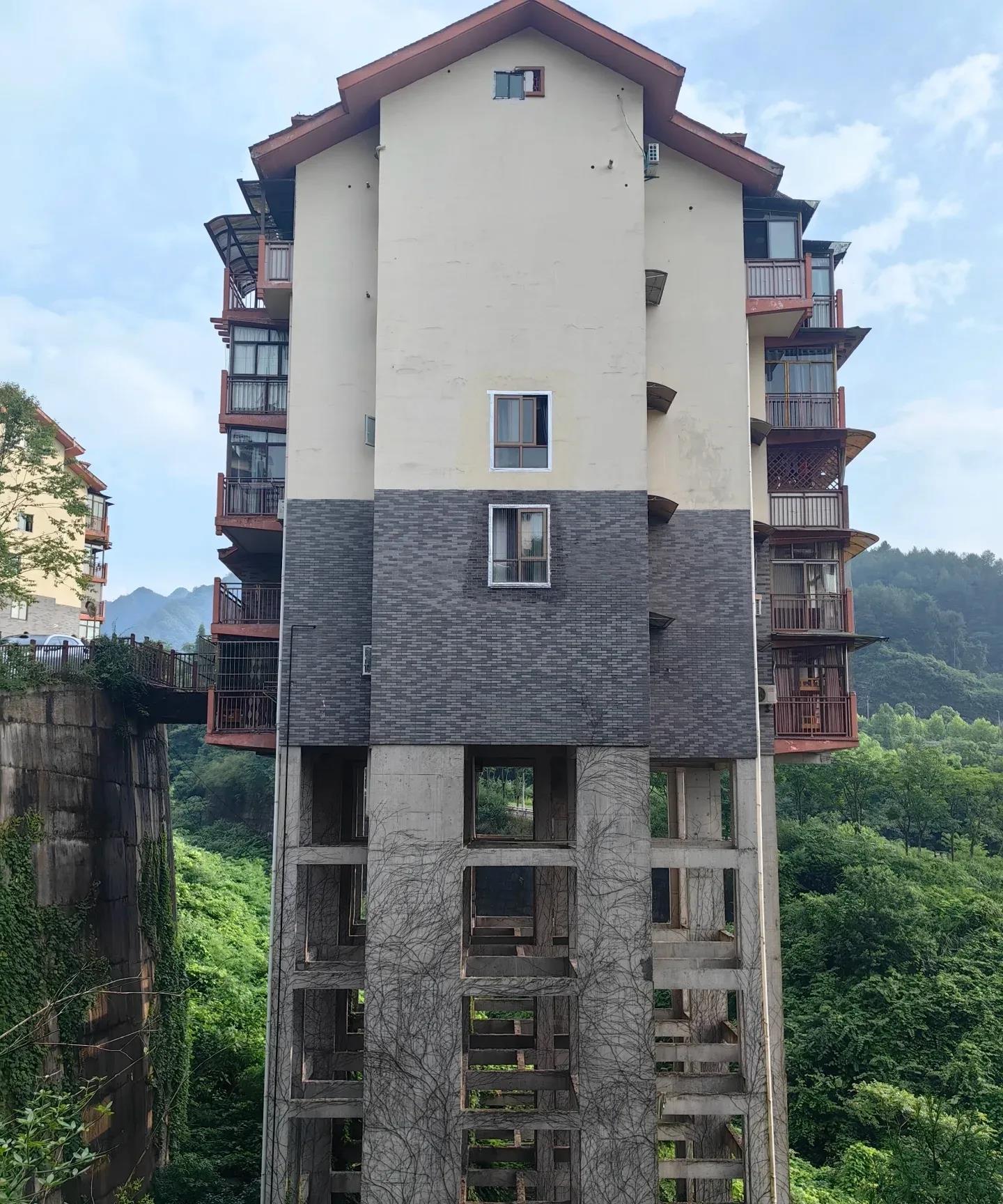 路过的人都说真敢住啊