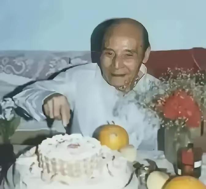 1954年秋天，上海市公安局情报主任胡均鹤接到去北京开会的通知，刚进公安部大门，