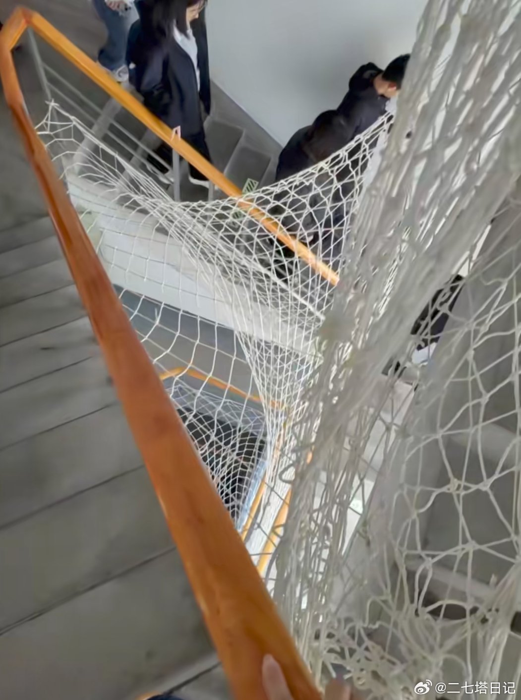 所以你认为考生有必要这么保护吗？​​​