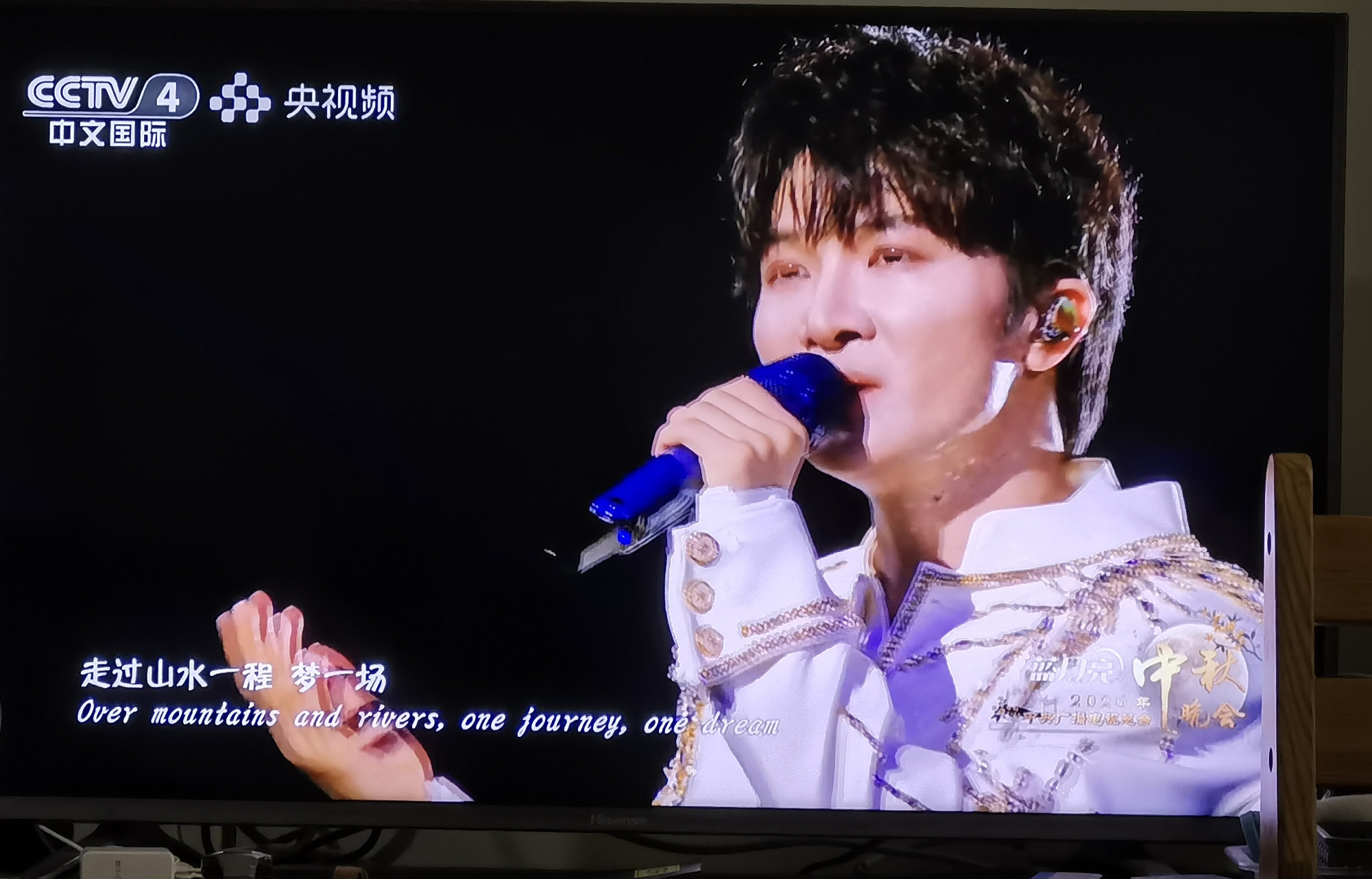 央视秋晚导演太会了！周深压轴，一唱一独唱撑起晚会后半程央视中秋晚会的节目编排，这次被很多网友直呼导演