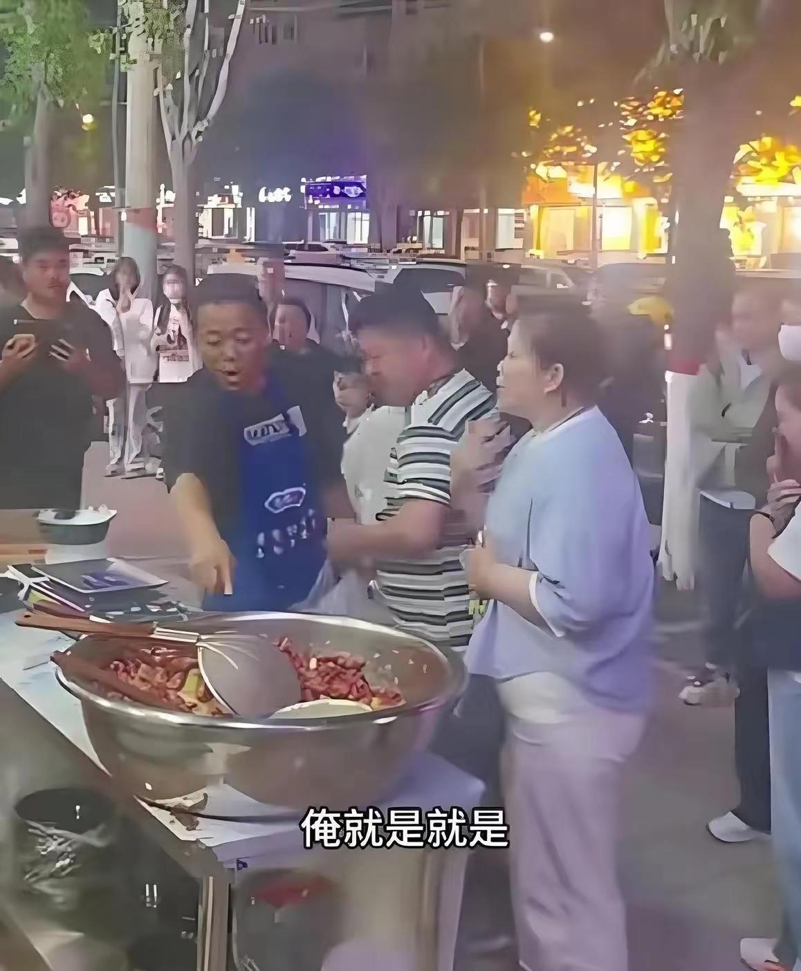 难怪现在小龙虾生意越来越难做，不少商户自作孽硬生生耗光了食客的信任。有顾客花一百