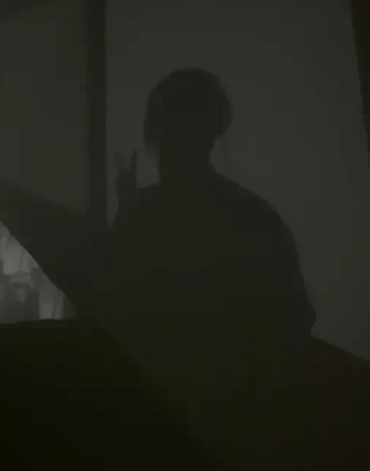 一个在单位当过领导的跟我说，他不喜欢单位里那些人品好，老实本分，说话耿直的人，也