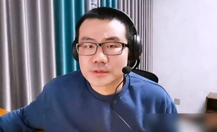 库里排历史第七？徐静雨一句话，把勇士球迷和黑粉全炸出来了。他原话是，库里是历史第三后卫，仅次于乔丹和