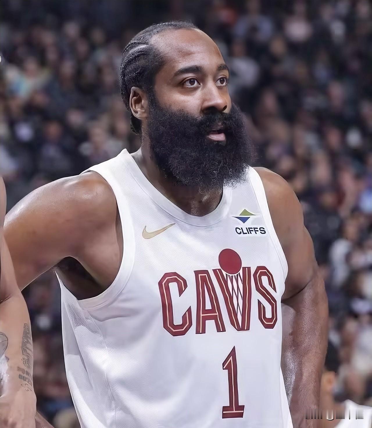 三点评价哈登首秀。1，强大的兜底能力。实话讲哈登上半场表现不好，投篮1/6只