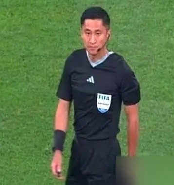 举个牌子挣60万，这钱也太好挣了吧？卡塔尔世界杯，中国裁判马宁没当主裁，当了6