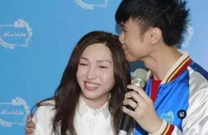 以“保姆”的身份，照顾了古巨基22年，在她52岁给古巨基生了一个儿子，为怀孕，她