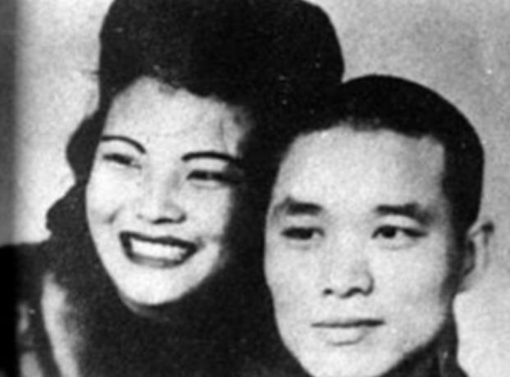 1942年，戴笠在军统的宴会上，盯着沈醉的妻子看个不停。沈醉惊得出了一身冷汗，回