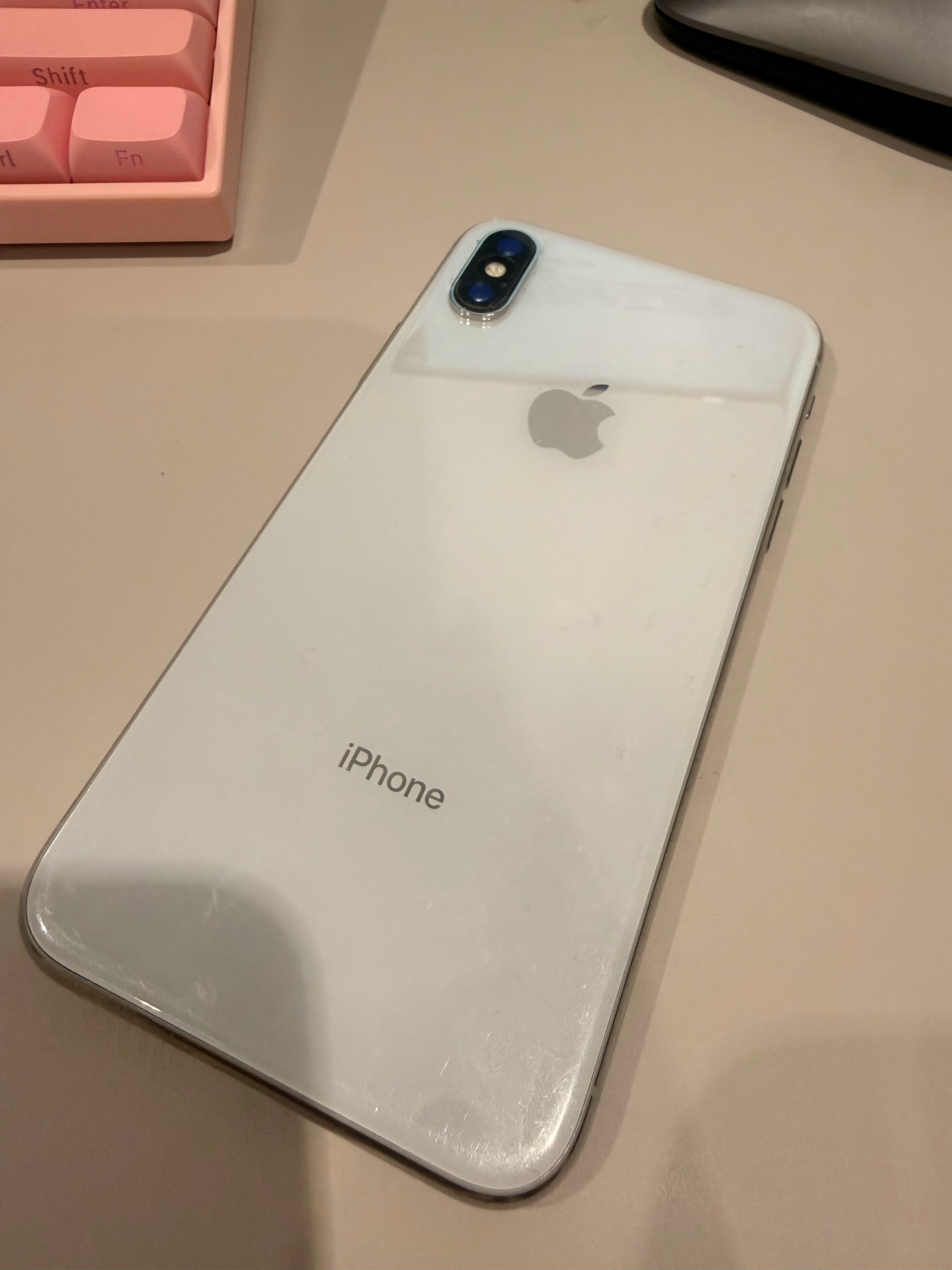 iPhone最经典的四款机型那我不得不拿出iPhoneX了，现在依旧是很多人