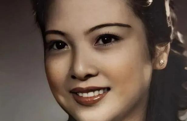 1956年，58岁的毛人凤病重，妻子给他喂药，片刻他一命呜呼，妻子嘴角含笑，只是