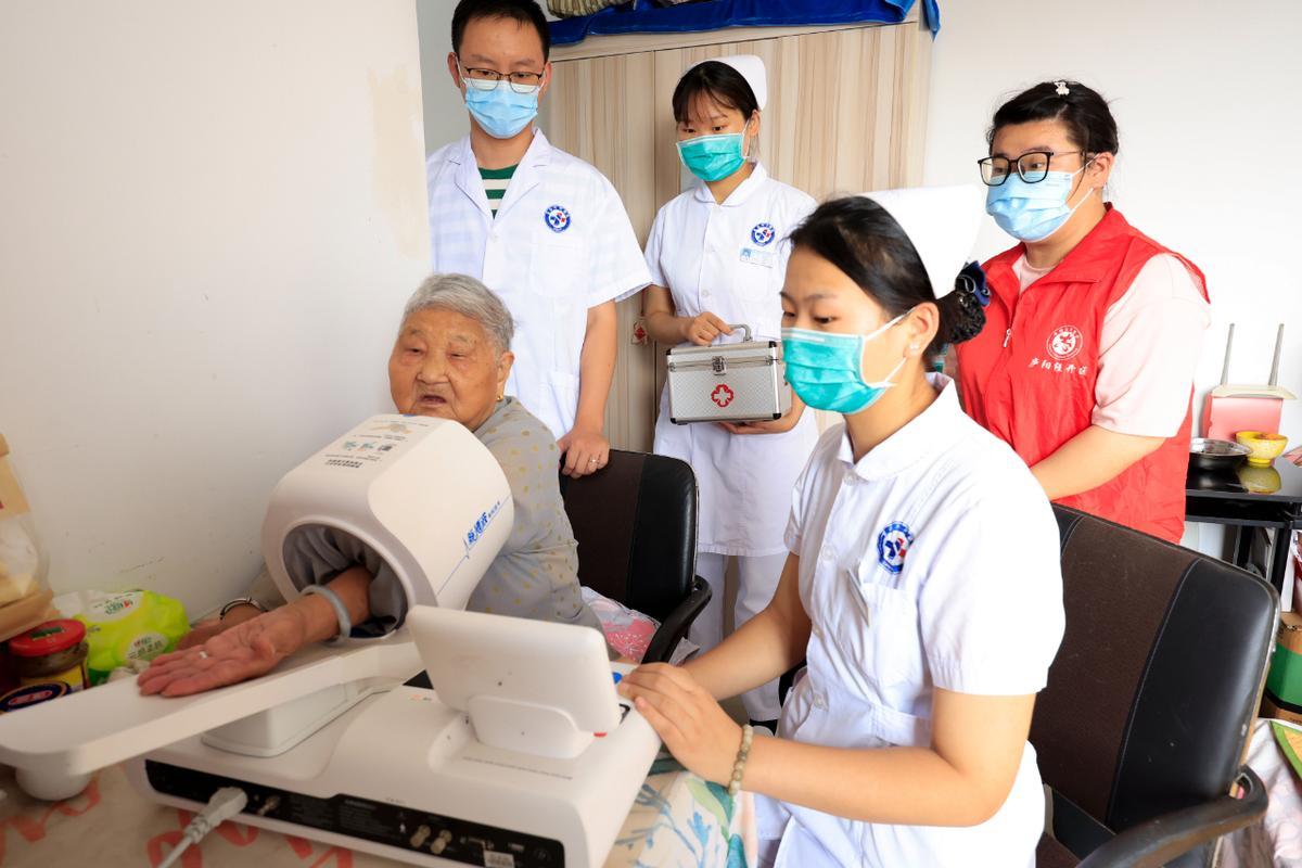 为什么医生建议：55岁后，有些体检可以“少做”全身PET-CT：这项检查价