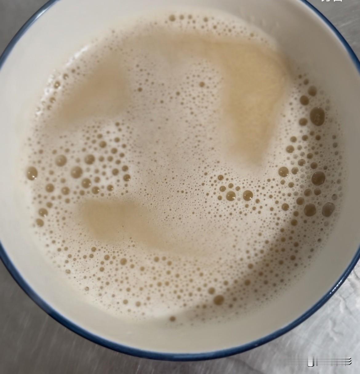 豆浆是喝甜的，还是不喝甜的。今天老公给我买早餐，带了一杯豆浆给我，但是买了一